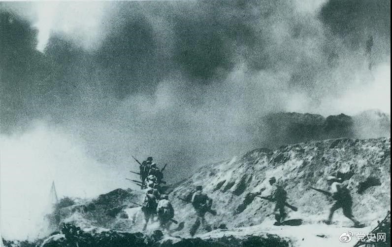 　　1948年2月28日至3月3日，西北野战军发起宜川战役，歼灭国民党军2.9万余人，取得了转入外线作战后的第一个大胜利。图为部队攻占瓦子街。