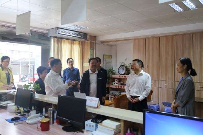 三明市政府领导视察人口普查入户登记工作